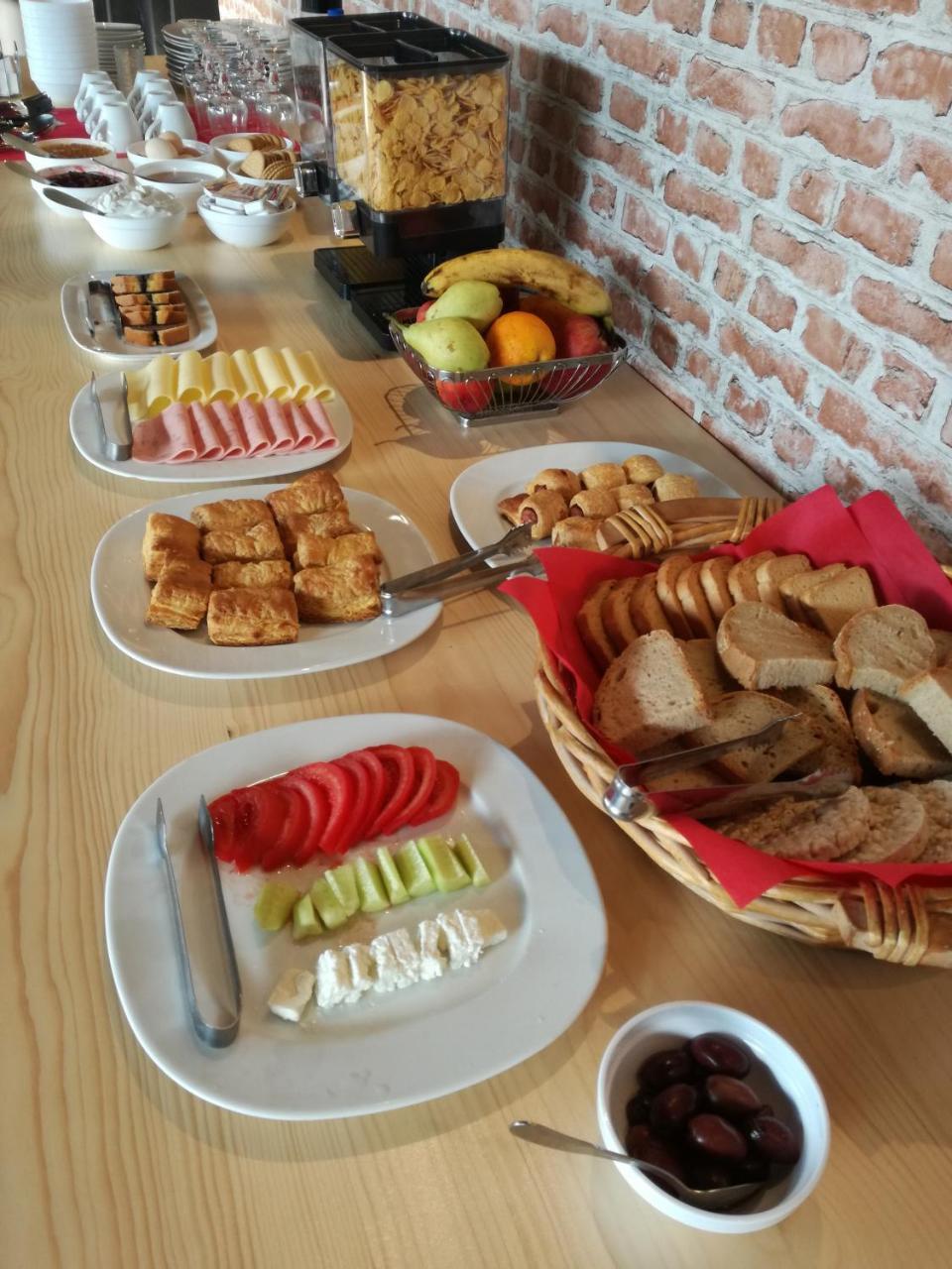 Leonidaion Guesthouse Ancient Olympia Екстер'єр фото A typical Bulgarian breakfast